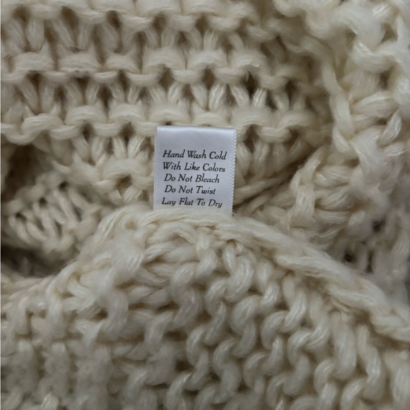 All eyes on me Pom Sleeve sweater Cream size Medium - Picture 5 of 7